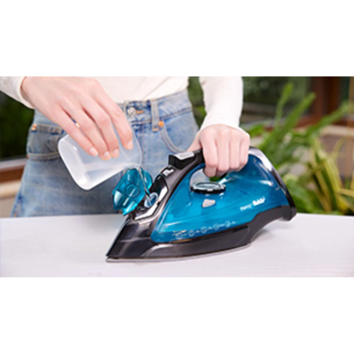 Fakir Mercy Steam Iron 25 g/min Continuous Steam, 2200W, Ceramic Soleplate Blue